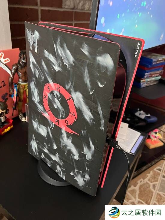 玩家晒战神+对马岛主题PS5：女友亲自画帅气图案！