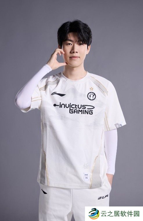 LPL选手公布iG全神班2025定妆照：登峰造极，再赴極境再登山