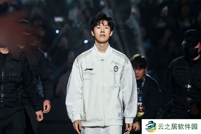 Theshy助理透露：Theshy将暂停一月所有直播，全力备战新赛季